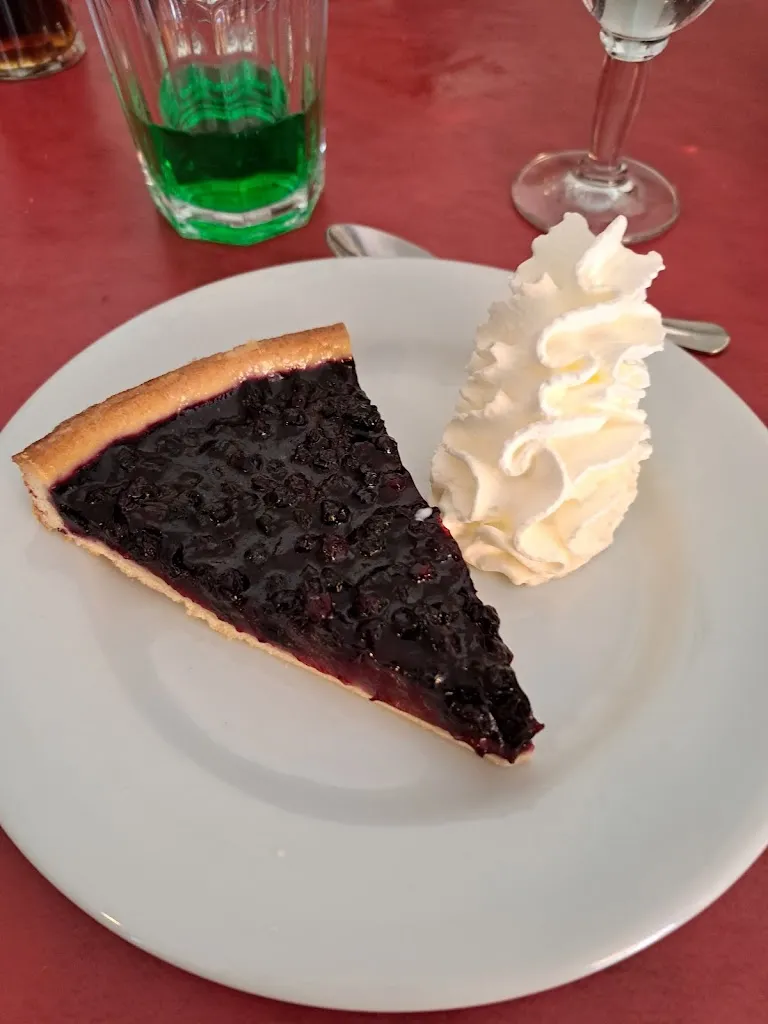 Elizabeth Raufaste_Au Chaudron Gourmand_Volvic_review