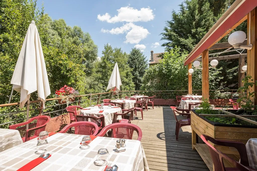 restaurant les rives de l arzon ristorante a Vorey