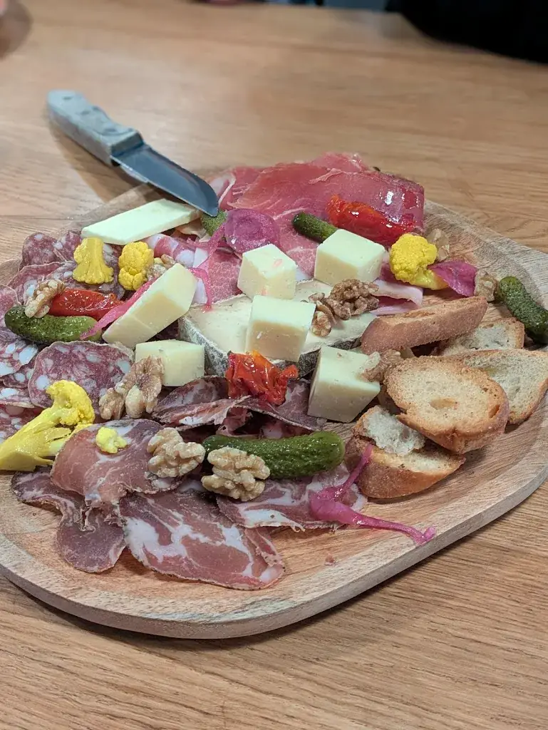 Marie-valentine Guillet_Bamboche - Bar à vin et cave_Vourles_recensione