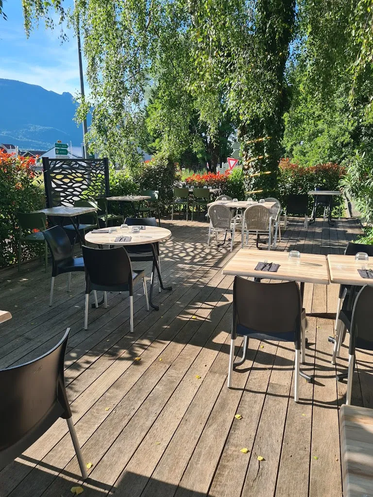 L'Entre Deux restaurant in Voglans