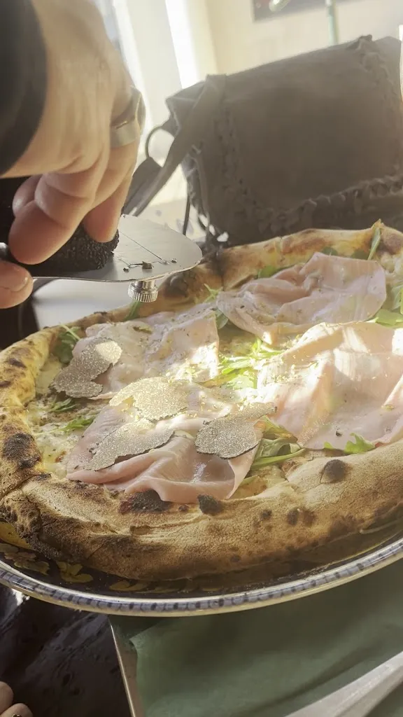 Trattoria Pizza_Voglans_slider_image_2