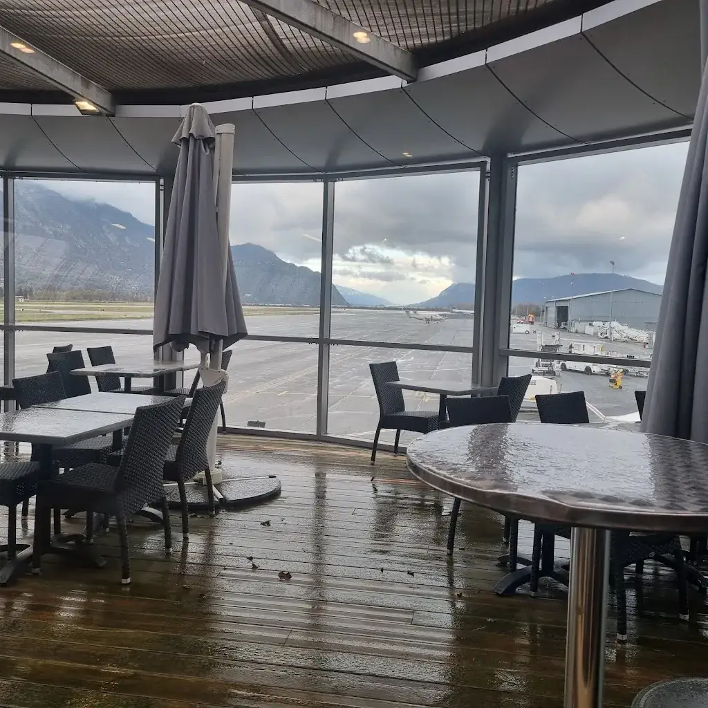 Influence Restaurant_Viviers-du-Lac_slider_image_3