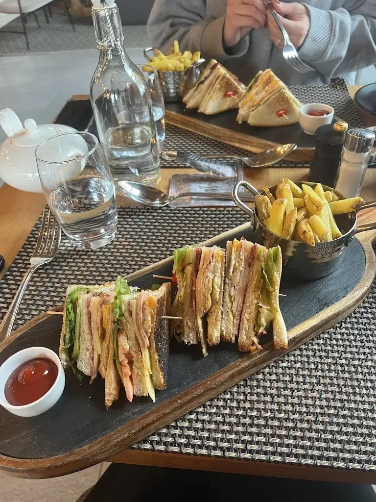 M M_The 1870 - Lodge Bar_Villars-sur-Ollon_review