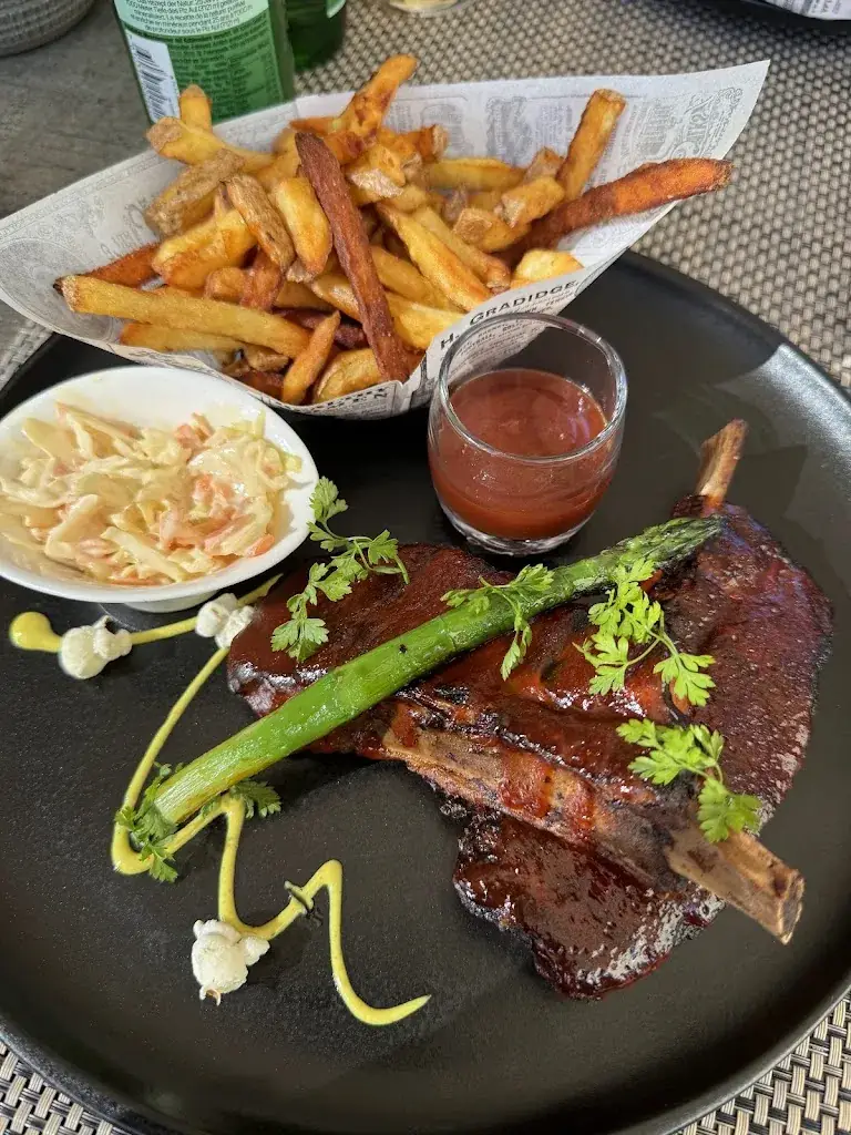 Sabine Munshi_Mountain Burger_Villars-sur-Ollon_review