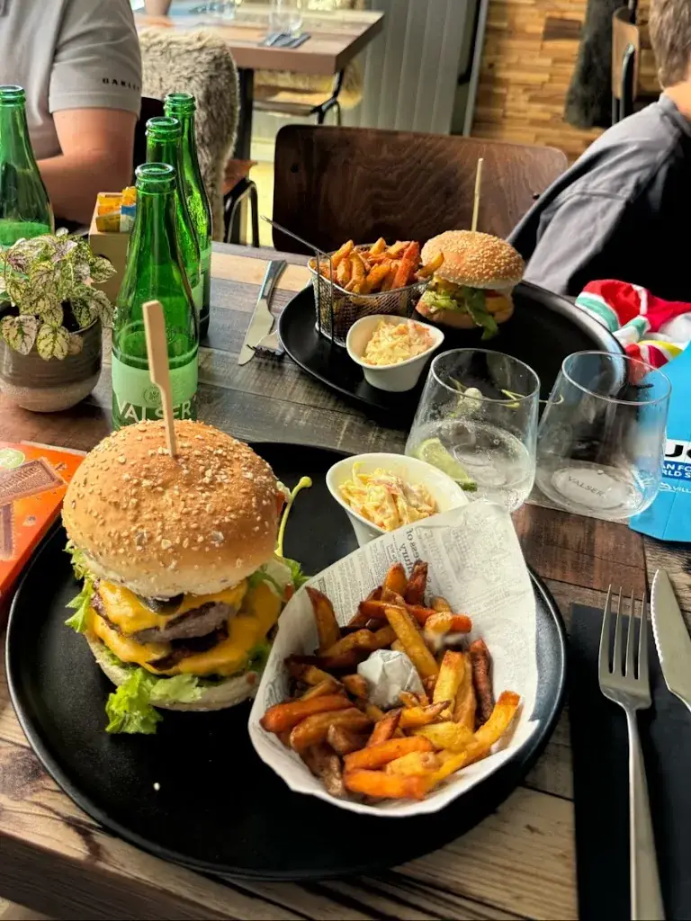 Ian Tovar_Mountain Burger_Villars-sur-Ollon_review