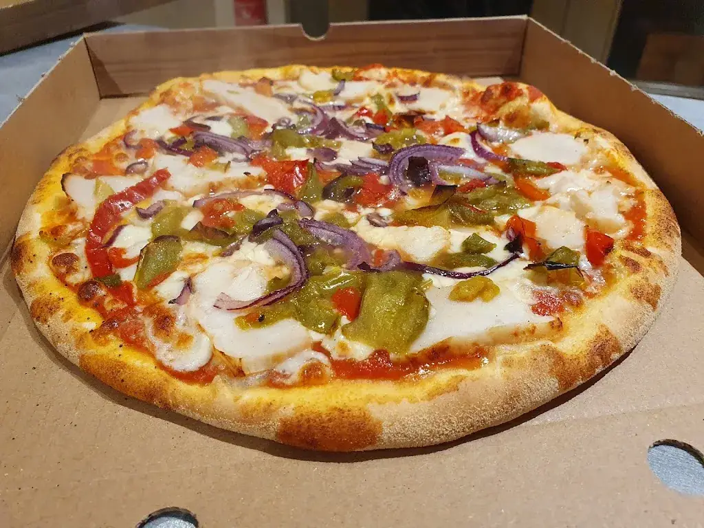 Pata Pizza Restaurant in Montholon