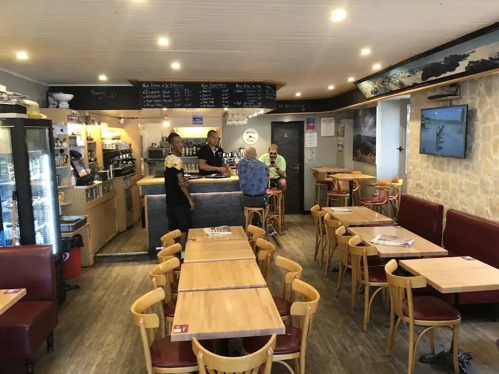 Petr M._Central Bar_Villard-de-Lans_review