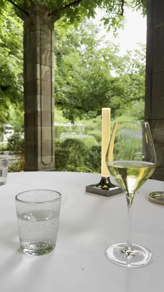 Restaurant Le Prieuré -Baumanière_Villeneuve-lès-Avignon_slider_image_2