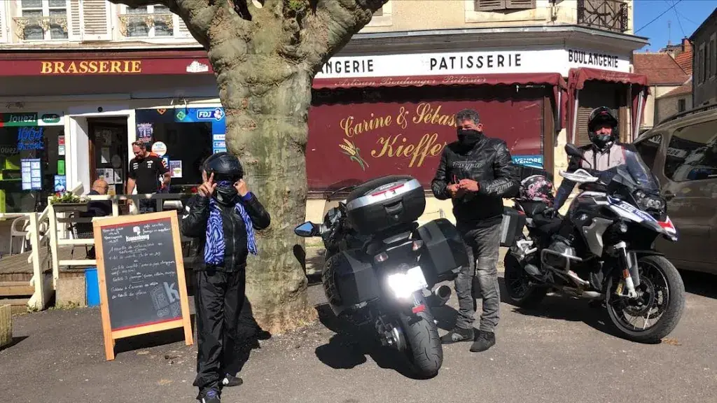 Éric Saun_Bar du Château_Ancy-le-Franc_reseña