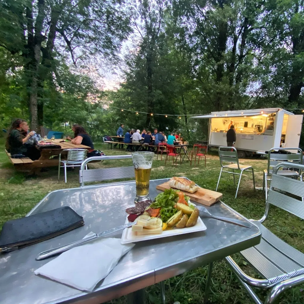 Food Truck 100 % Bio & Local - La Guinguette du Castor restaurant in Yenne