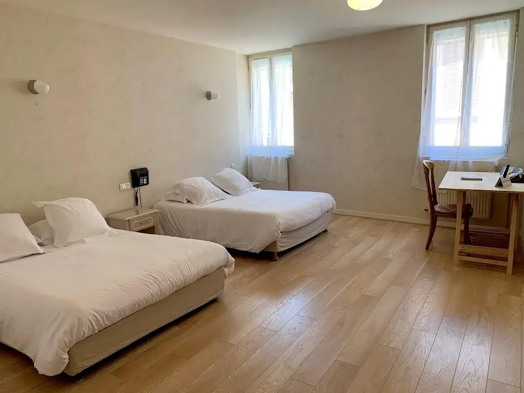 Logis Hôtel Restaurant Le Fer à Cheval_Yenne_slider_image_1