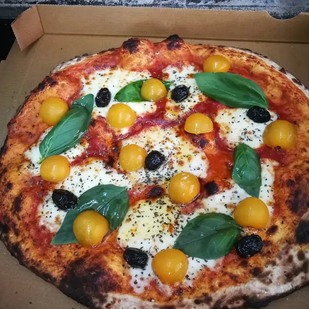 La main à la pâte, Food truck Pizza Savoie_Yenne_slider_image_1