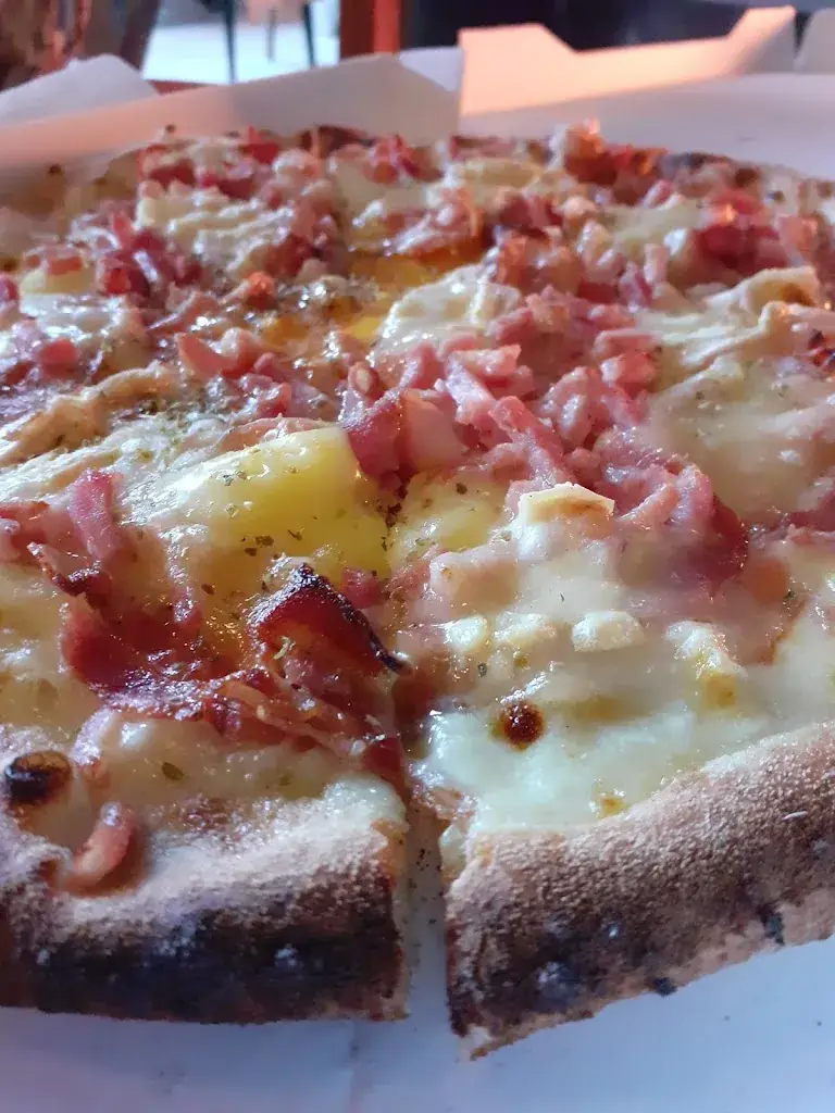 La main à la pâte, Food truck Pizza Savoie_Yenne_slider_image_2