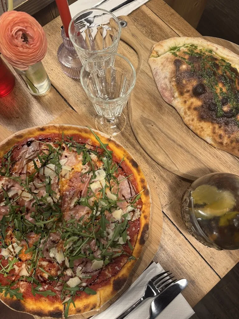 Léa Bousquet_Lazza Pizza_Yenne_review