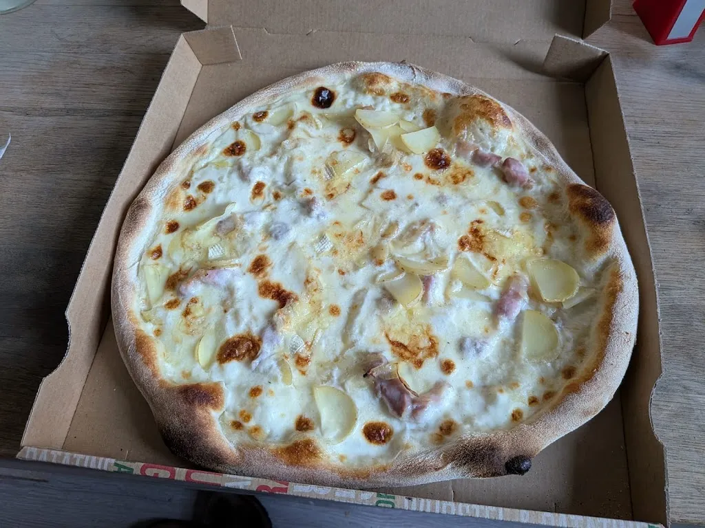 Lazza Pizza_Yenne_slider_image_3