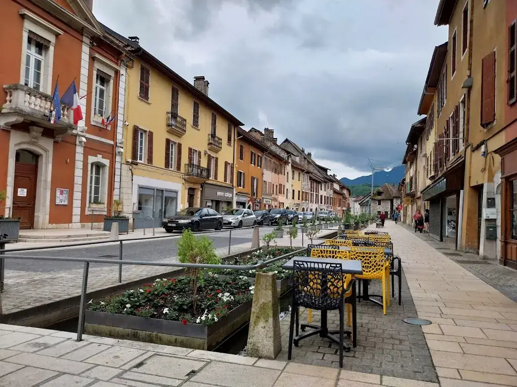 CAFE DE LA PLACE_Yenne_slider_image_2