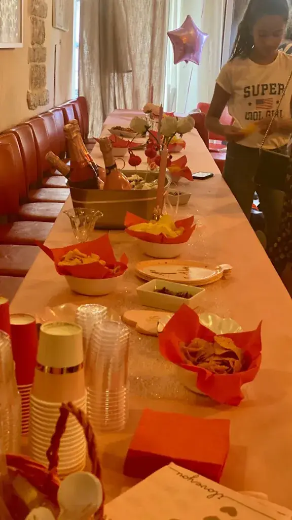 Aux Amities Gourmandes Chez Klevis_Villeurbanne_slider_image_3