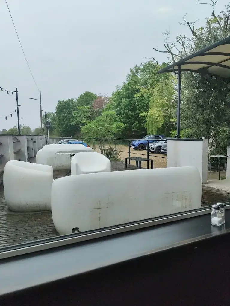 Éva Brizard_La Vie En Rose_Albigny-sur-Saône_review