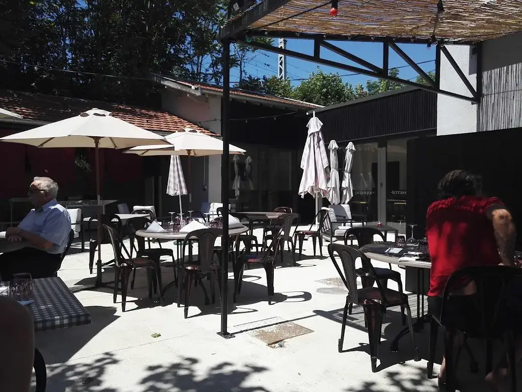 La Vie En Rose Restaurant in Albigny-sur-Saône