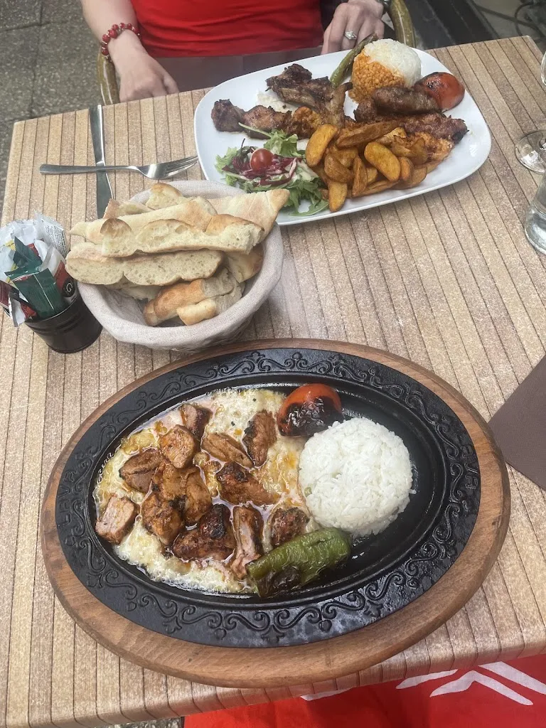 Menu_Divan restaurant & pâtisserie_Villeurbanne_immagine_7