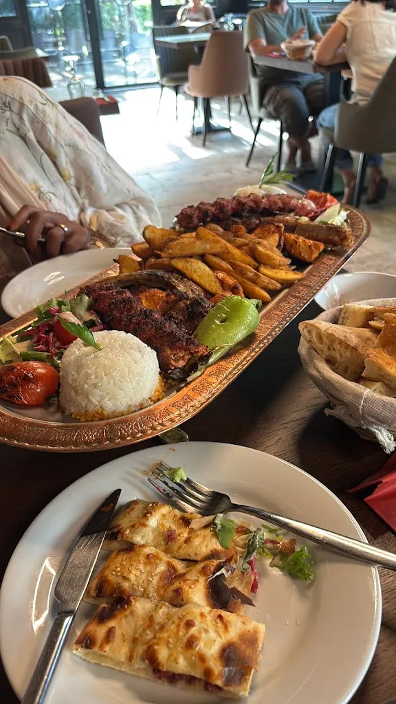 Ayman Ali_Divan restaurant & pâtisserie_Villeurbanne_recensione