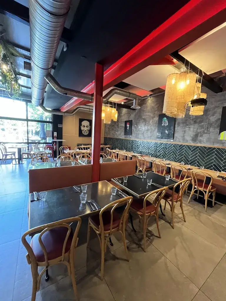 T M_La Pavane Villeurbanne_Villeurbanne_review