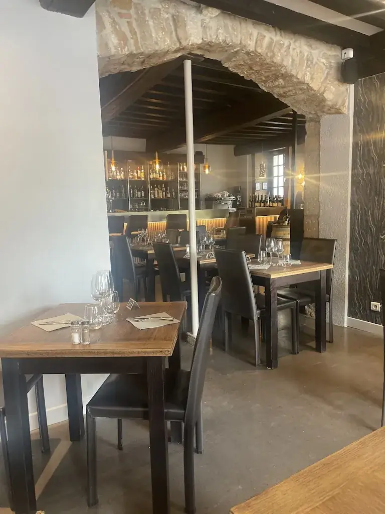 Le Pavé dans la Mare restaurant in Fontaine-lès-Dijon