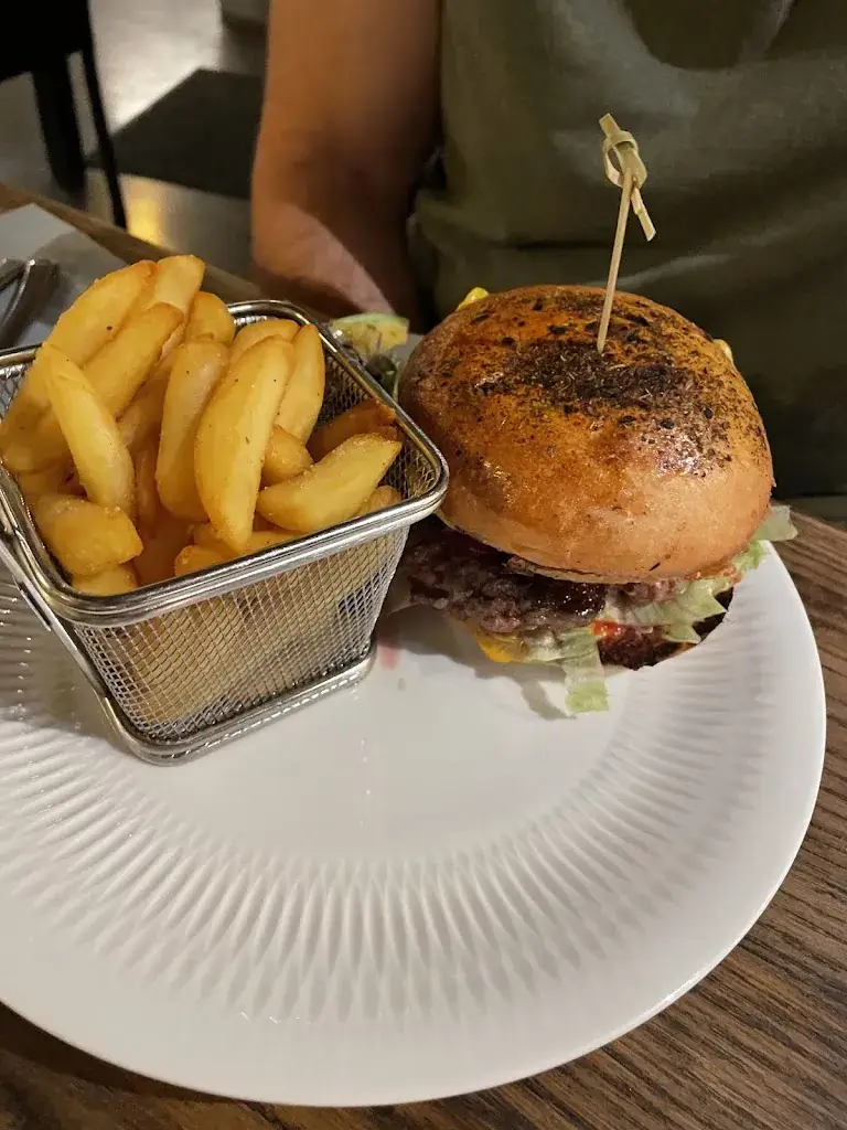 Le Pavé dans la Mare_Fontaine-lès-Dijon_slider_image_3