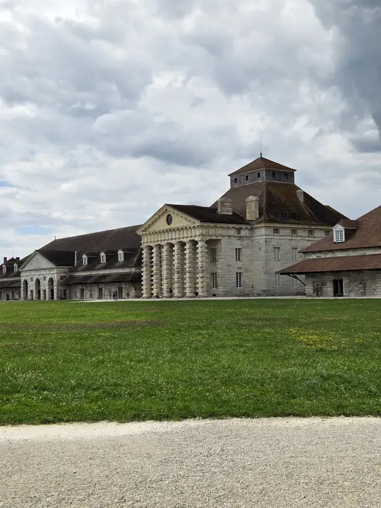 Barefoot Centipede_Saline Royale d'Arc-et-Senans_Arc-et-Senans_review