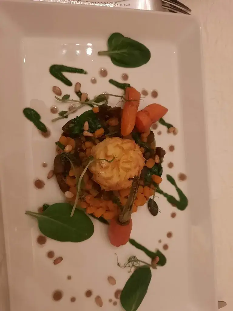 Rahul Ligade_La Prévôté Restaurant Eco-Responsable_Gray_review