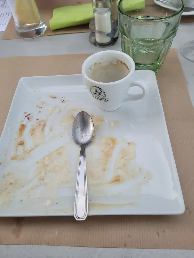 Pauline Jewell_La Plage_Gray_review