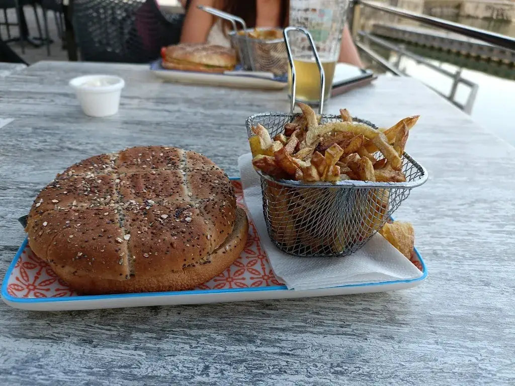 Menu_Bar de l'écluse_Gray_image_9