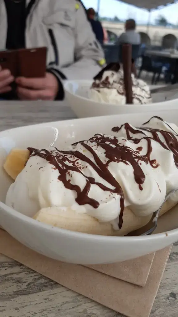 Frédéric Reiniche_Bar de l'écluse_Gray_review