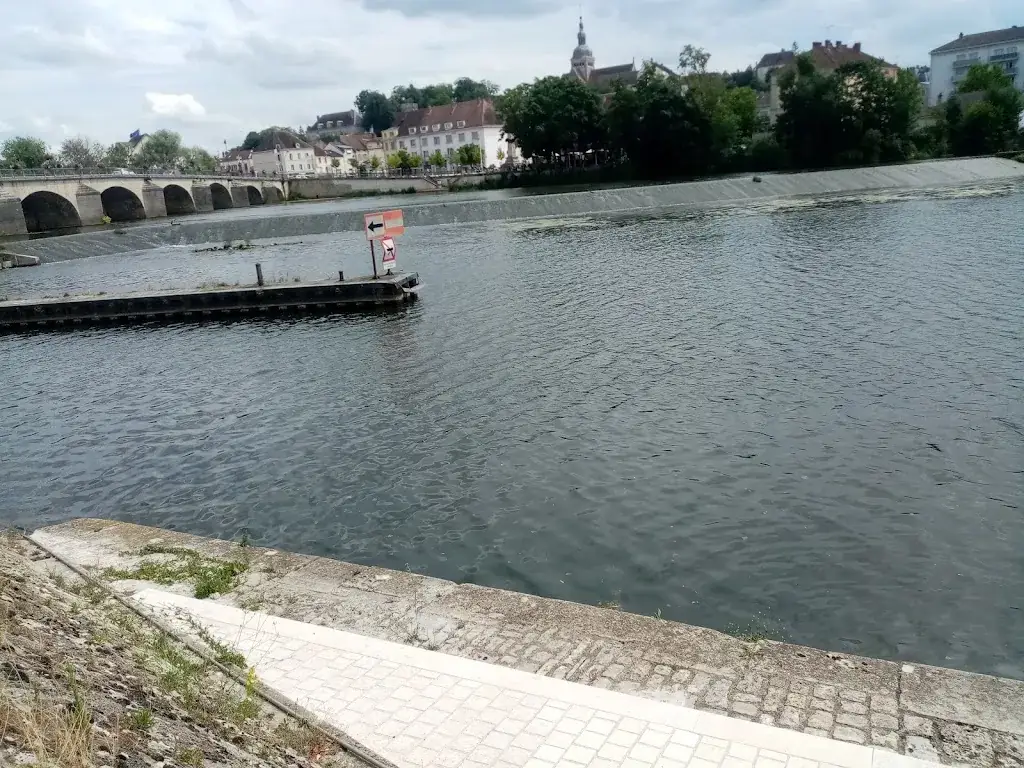 Dias Jean pierre_Bar de l'écluse_Gray_review