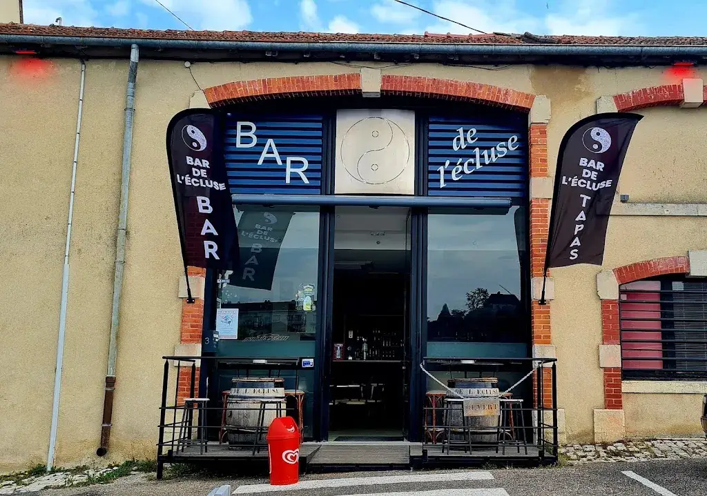 Bar de l'écluse Restaurant in Gray