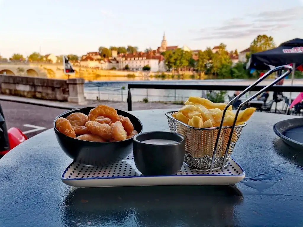 Bar de l'écluse_Gray_slider_image_3