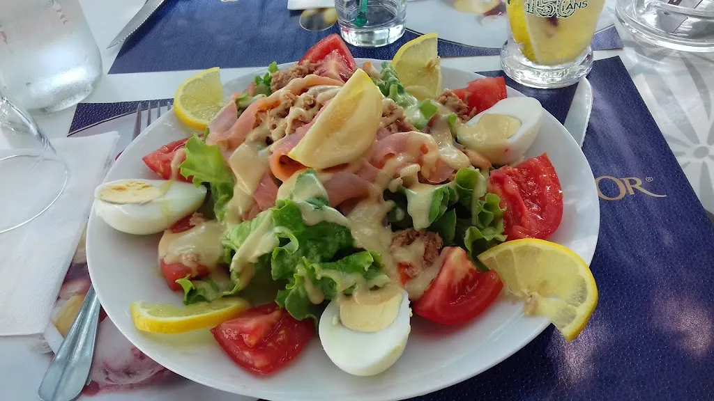 Soleil levant !_Aux 2 Terrasses_Gray_review