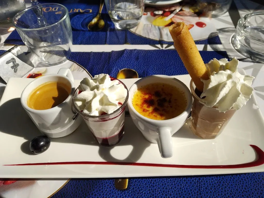 Aux 2 Terrasses_Gray_slider_image_2