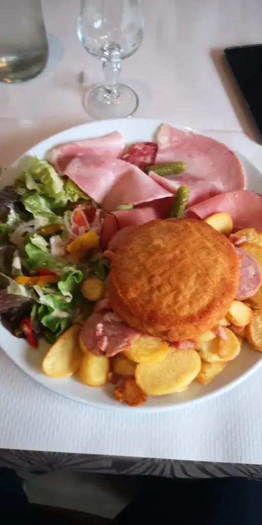 La Petite Fontaine_Gray_slider_image_3