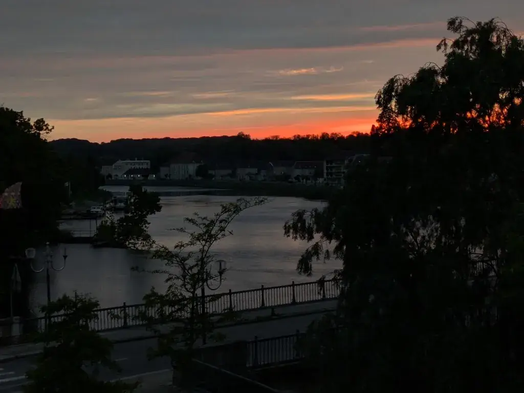 Germain Fauny_Hotel Bellevue_Gray_review