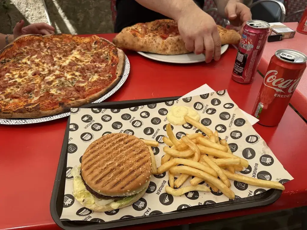 Katja Veličković_Allo Pizza_Gray_avis