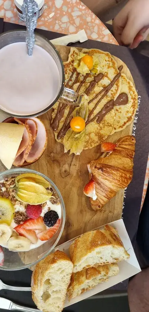 Ilayda •_Madame M_Avanne-Aveney_review