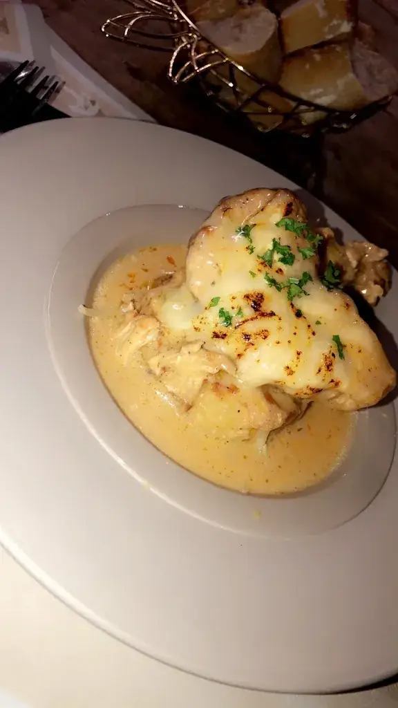 Faëda Bouiss_Madame M_Avanne-Aveney_review