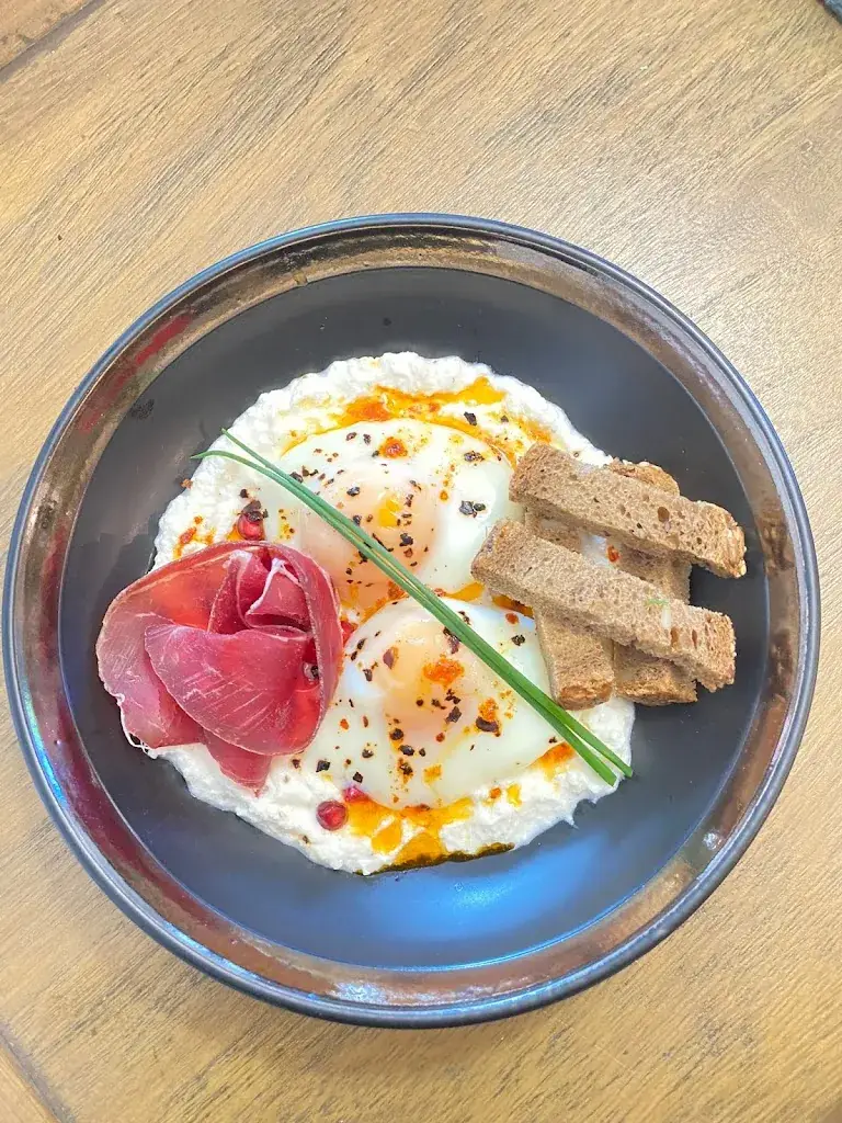 Madame M_Avanne-Aveney_slider_image_3