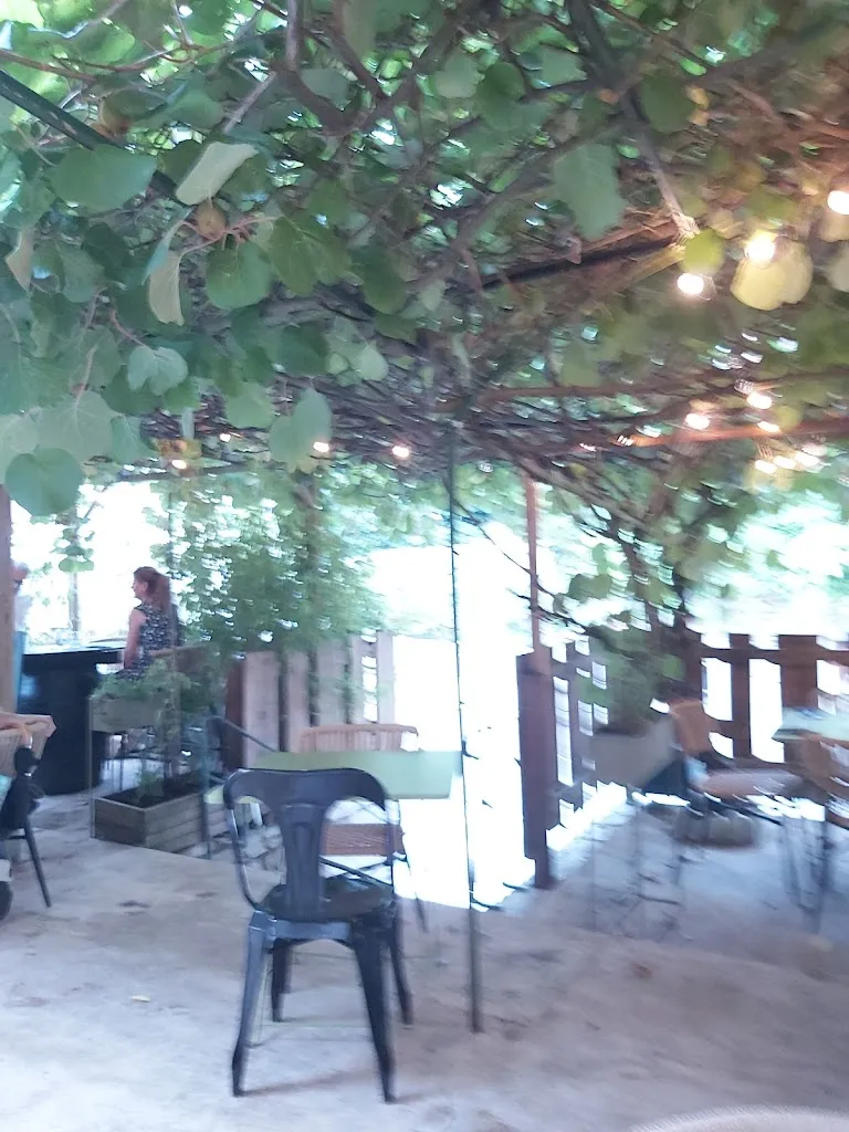 Géraldine 4G_La cave au resto_Avanne-Aveney_review