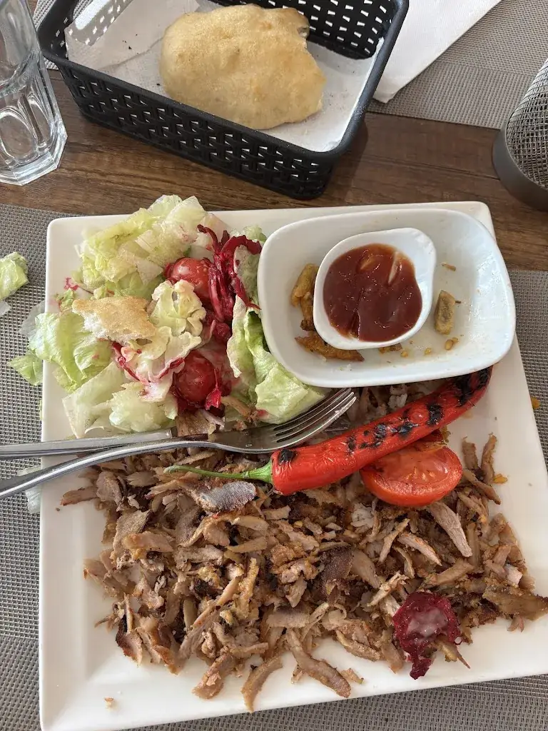 Mehdi Azz_GRILLADES AVENUE_Oyonnax_review