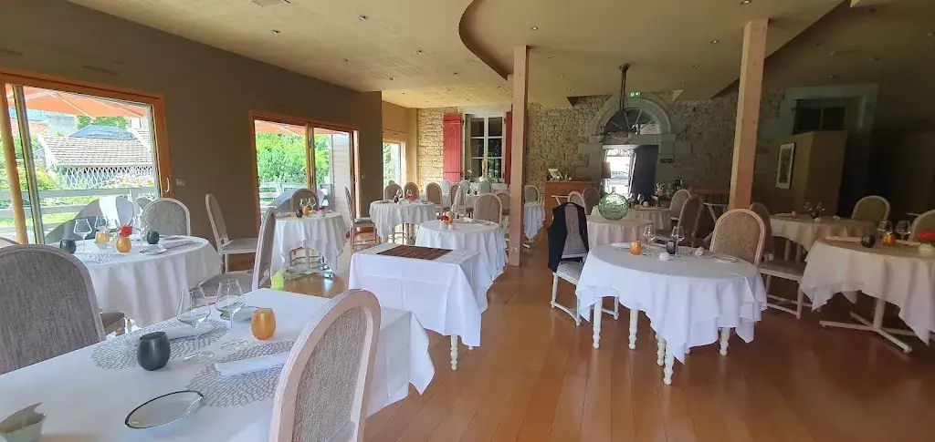 Hotel Restaurant Les Caudalies_Arbois_slider_image_3