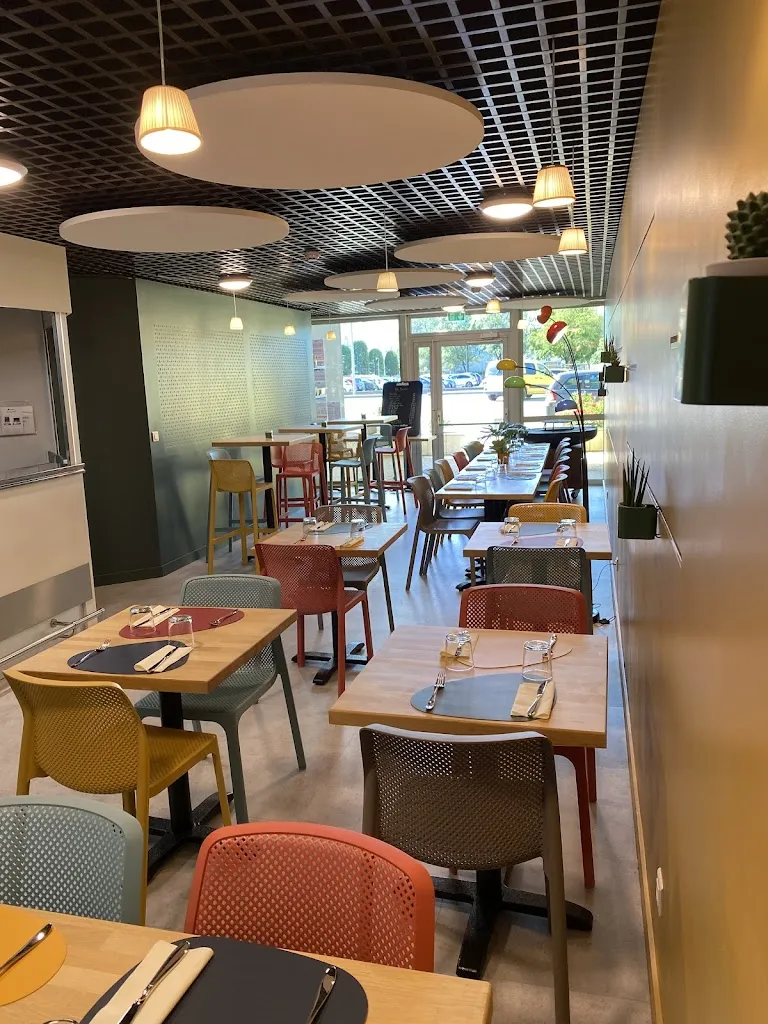 Le café des artistes restaurant in Oyonnax