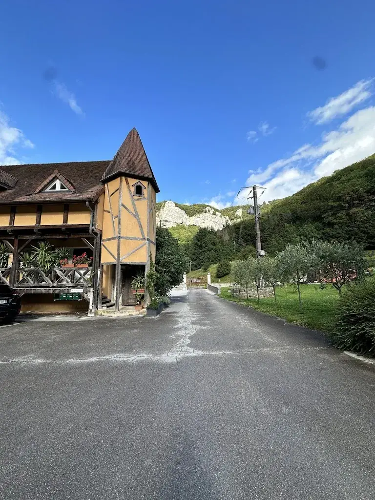 Caroline Wood_Castel Damandre - Demeures & Châteaux_Planches-près-Arbois_review