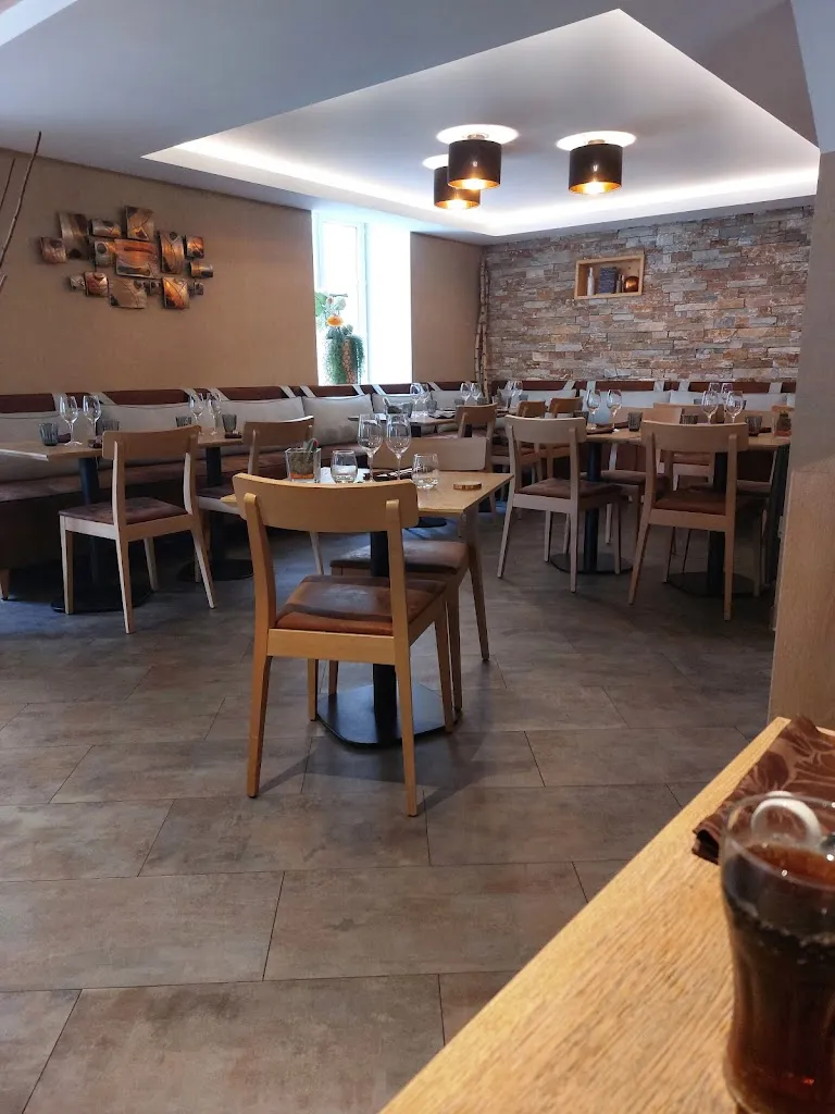 Maarten van der Wees_Les Arcades_Arbois_recensione